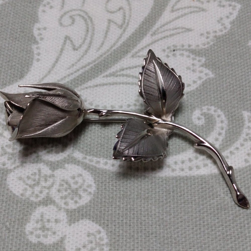 🌲"Legend of the Christmas Rose" Pin - Picture 6 of 9